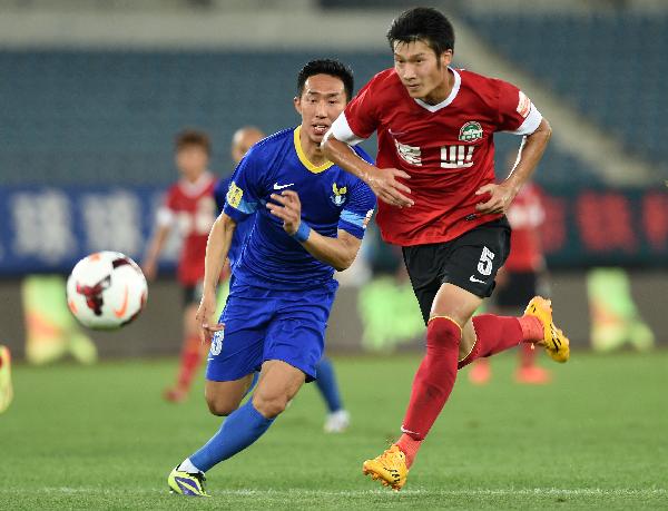 意甲官方：科莫主帅小法挑衅对手，停赛1场并罚款5000欧（意甲官方处罚：科莫主帅小法因挑衅对手被禁赛一场并罚款5000欧元）