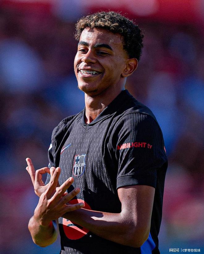 汉斯-弗里克对巴萨室内足球队的惊喜访问（汉斯-弗里克惊喜造访巴萨五人制球队）