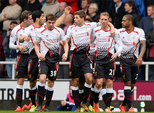 3-2！意大利女排豪取11连胜 埃格努+安娃轮番轰炸 瓦尔加斯26分难救主