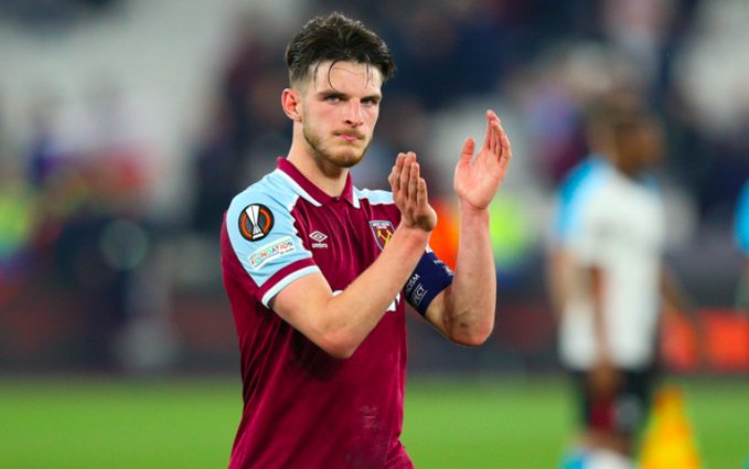 四川三大球联赛球员何俊杰场上掌掴对手，被四川足协禁赛3年（四川三大球联赛冲突：何俊杰赛中掌掴对手，遭四川足协禁赛三年）