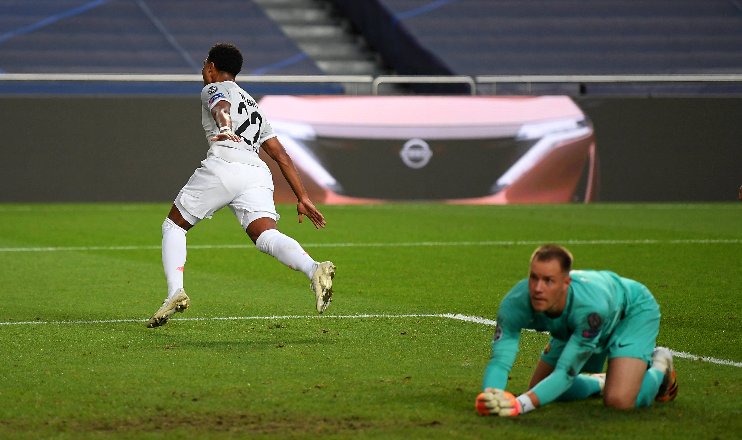 德甲战报：曼卡、斯基默破门，海登海姆2-1战胜弗赖堡