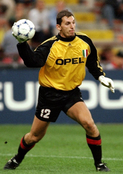 西甲战报：杜罗倒钩破门，瓦伦西亚1-0莱万特（西甲快讯：杜罗倒钩建功，瓦伦西亚1-0力克莱万特）